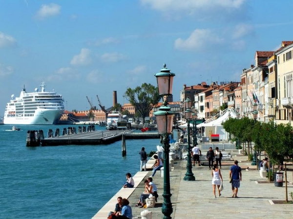 <br />
Что должны знать туристы о новых правилах посещения Венеции<br />
